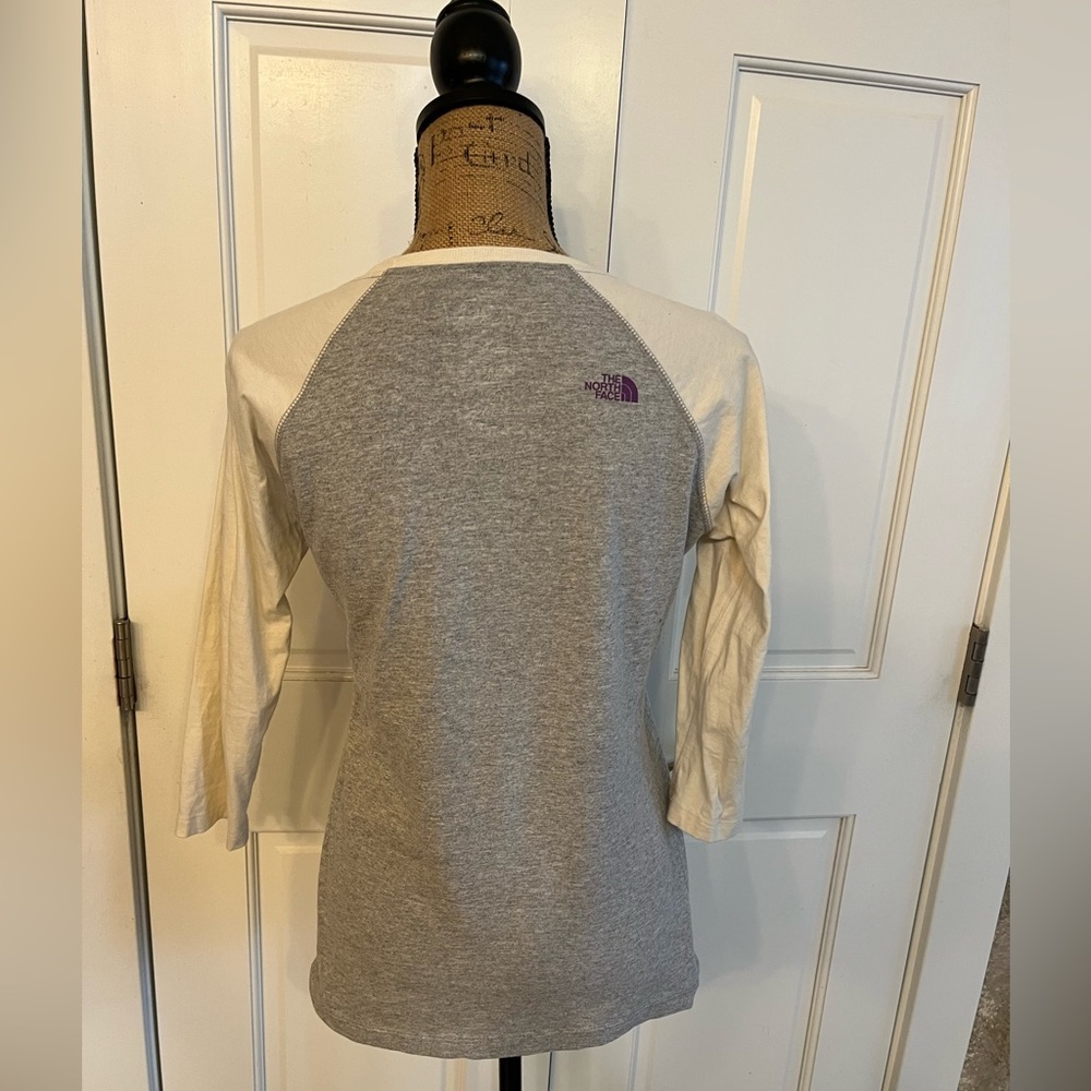 North Face women’s 3/4 sleeve shirt NWOT Small - Picture 3 of 4